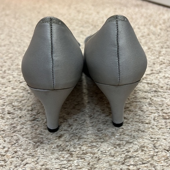 Vaneli Di Notte Silver Satin Peep Toe Heels - Picture 8 of 13